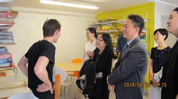 家庭司何炤华副司长率团参加中法第二届“家庭育儿与养老政策”研讨会