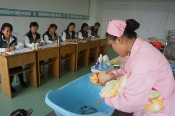 全国首届孤残儿童护理员职业技能决赛在常州卫生高职校举办