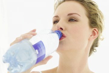 小便深黄色暗示缺水 揭身体缺水的19个信号