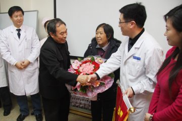 通过鼻孔路径手术成功救治合并肝硬化重度凝血功能异常患有巨大脑垂体瘤的河北农村老年女患者