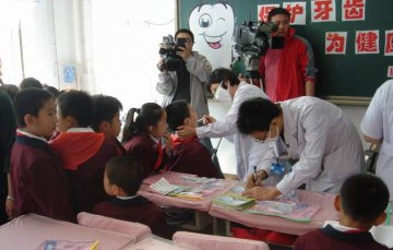 附属口腔医院举行“爱牙日”系列活动
