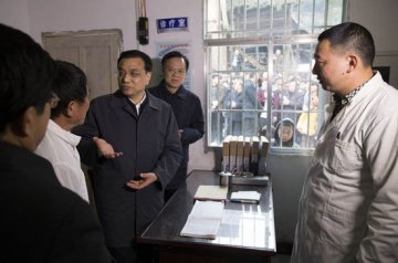 李克强给村医吃定心丸