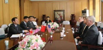 华盛顿大学代表团访问我校 杨宝峰校长接见了美国客人