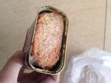 梅林牌午餐肉发臭生蛆 厂家称不能保证没问题