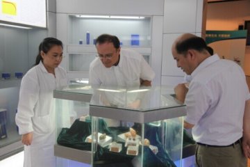 法国食品安全局Pascal Boireau教授来寄生虫病所访问交流
