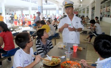 淮北卫监深入学校食堂 保障新学期学生饮食安全