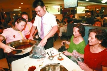 不少火锅店仍在用老油 行业宣言或成“空文”