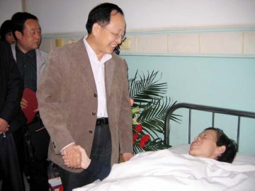 陕西授予鲁有强“白求恩精神奖”
