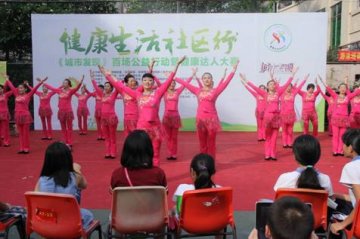 “健康生活社区行百场公益行动”第二场在丽湖花园举行