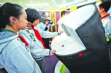 揭秘头发的奥秘：12万发丝能拉两头大象