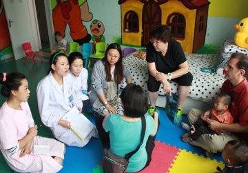 北京新日“希望之家”医疗队来我院义诊