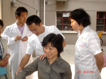医桥工程十周年大型义诊进社区