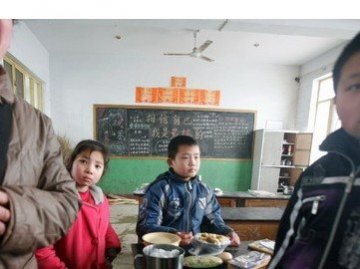 河北22名小学生食堂吃饺子后腹痛 疑似食品中毒