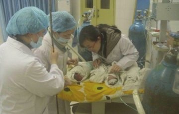 宜宾42岁高龄产妇生下五胞胎 2个夭折 存活3个 宝宝情况不乐观