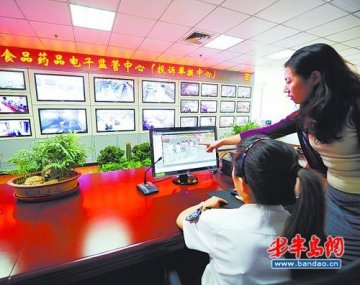 青岛：药店有啥动静，看看监控就行