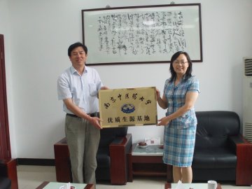 我校与江苏省姜堰中学、姜堰市第二中学签约建立优质生源基地
