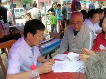 省荣复军人第一医院深入基层为优抚对象送医疗服务