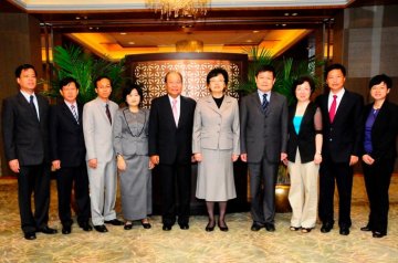 李斌主任会见柬埔寨卫生大臣曼本亨
