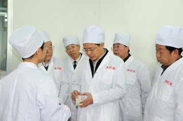 坚持产学研结合 做大做强陇药产业