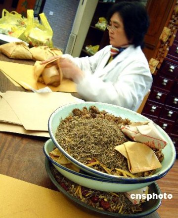 策划：洋中药倒灌中医存废论争 中医药怎么了