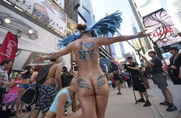 健康趣图：美国纽约数千人庆祝内衣日