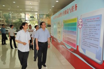 王国强副主任到药具管理中心调研