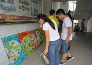 预防艾滋病，从青少年做起——四川省内江市艾滋病巡讲专家组走进内江铁中