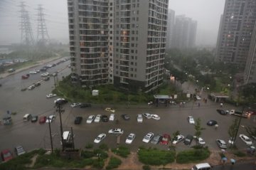 暴雨夜生死惊魂