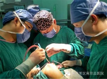 南京军区总医院专家医疗队为海岛官兵送健康
