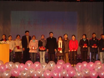 寒冬腊月情深义重感恩行动志在我行