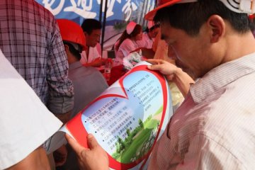 济南市疾控中心组织参加慰问“十艺节”重点工程建设者大型健康公益活动
