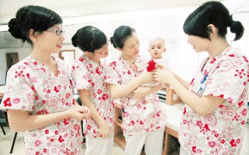 护士阿姨穿花衣