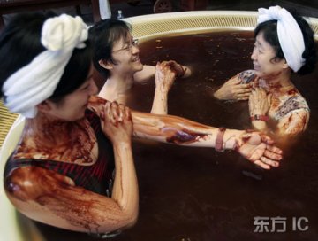 日本香浓的“巧克力浴”受热捧图