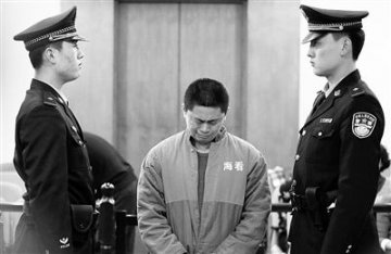 黑120最多月赚三四十万 为抢病人医院门口斗殴