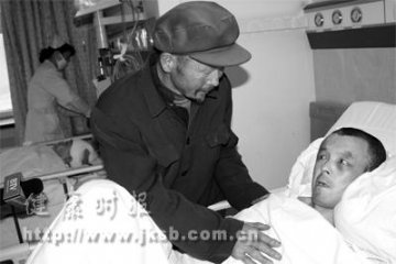 失忆患者终见亲人