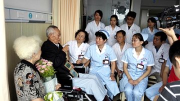 病房里讲党课