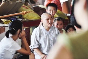 尼姑庵20年捡十几名弃婴 靠接济卖破烂养大5人