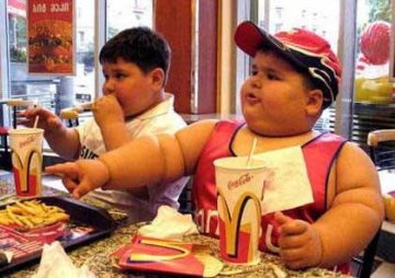 垃圾食品威胁青少年健康 “成年病”已趋年轻化