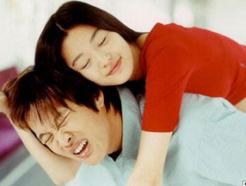 揭秘中国女人独特性暗示：留意这些小动作