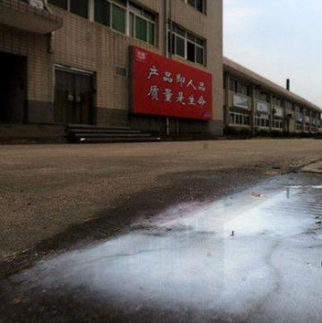 奶农倒掉上千公斤鲜奶 称遭光明乳业拒收