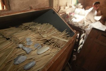 广西工厂使用违禁化学品亮白竹筷 揭亮白黑幕