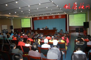 北京市卫生局纪委书记何群为北京胸科医院做廉政文化建设讲座
