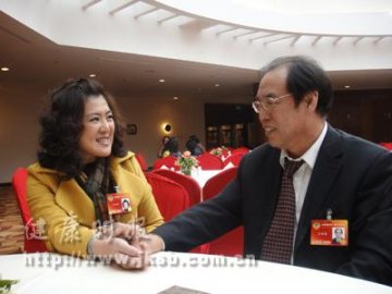 两会现场把脉开方