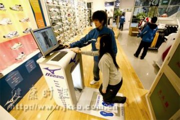 买鞋先测脚型