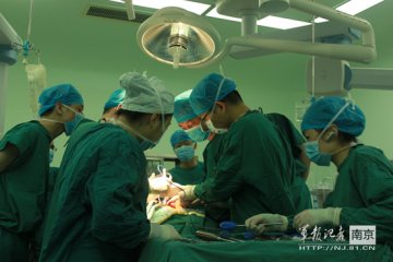 第180医院成功治愈重度僵直性脊柱炎患者