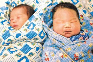 女士顺产一名重达11.4斤男婴