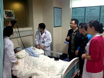 抢救爆炸事故受伤者