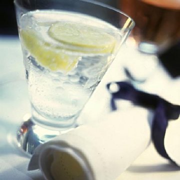 健康养生：清晨第一杯美容水怎么喝？