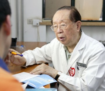 北京协和医院院组织大型“抗震救灾爱心义诊”活动