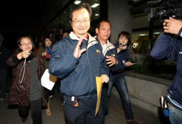 台2万猪农拟抗议瘦肉精美国牛肉：猪粪准备好了